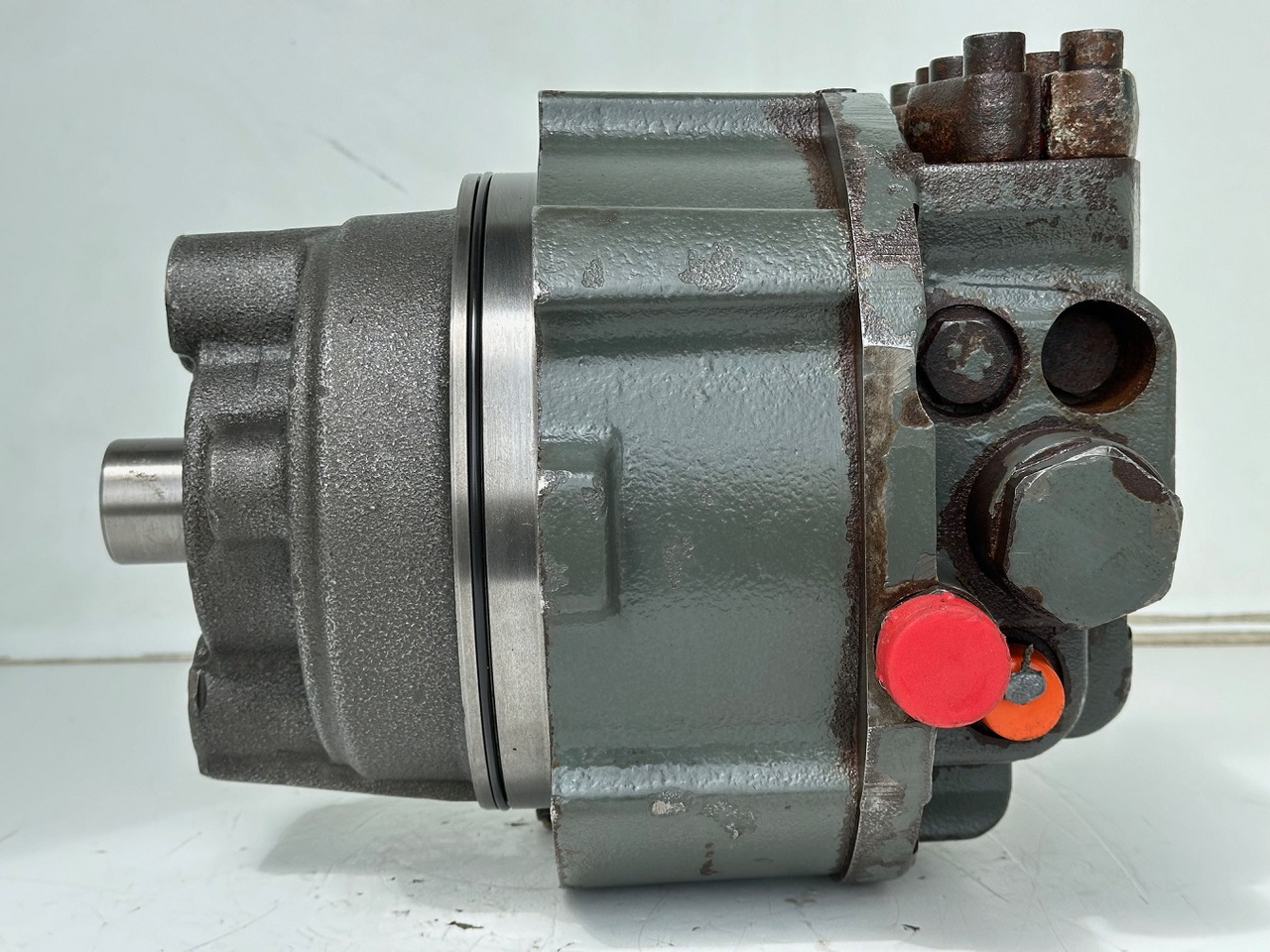 Liebherr Hydraulikeinbaumotor CMVE O 108. ID-Nr.10118562 - ID-Nr.10132610 - ID-Nr.10129048. LOS1916, LOS916, LOS926, R906, R916, R918, R920, R922, R924, R926COMP, R926, R936. #28314# - Hydraulic motor for Construction machinery: picture 4 Liebherr Hydraulikeinbaumotor CMVE O 108. ID-Nr.10118562 - ID-Nr.10132610 - ID-Nr.10129048. LOS1916, LOS916, LOS926, R906, R916, R918, R920, R922, R924, R926COMP, R926, R936. #28314# - Hydraulic motor for Construction machinery: picture 4