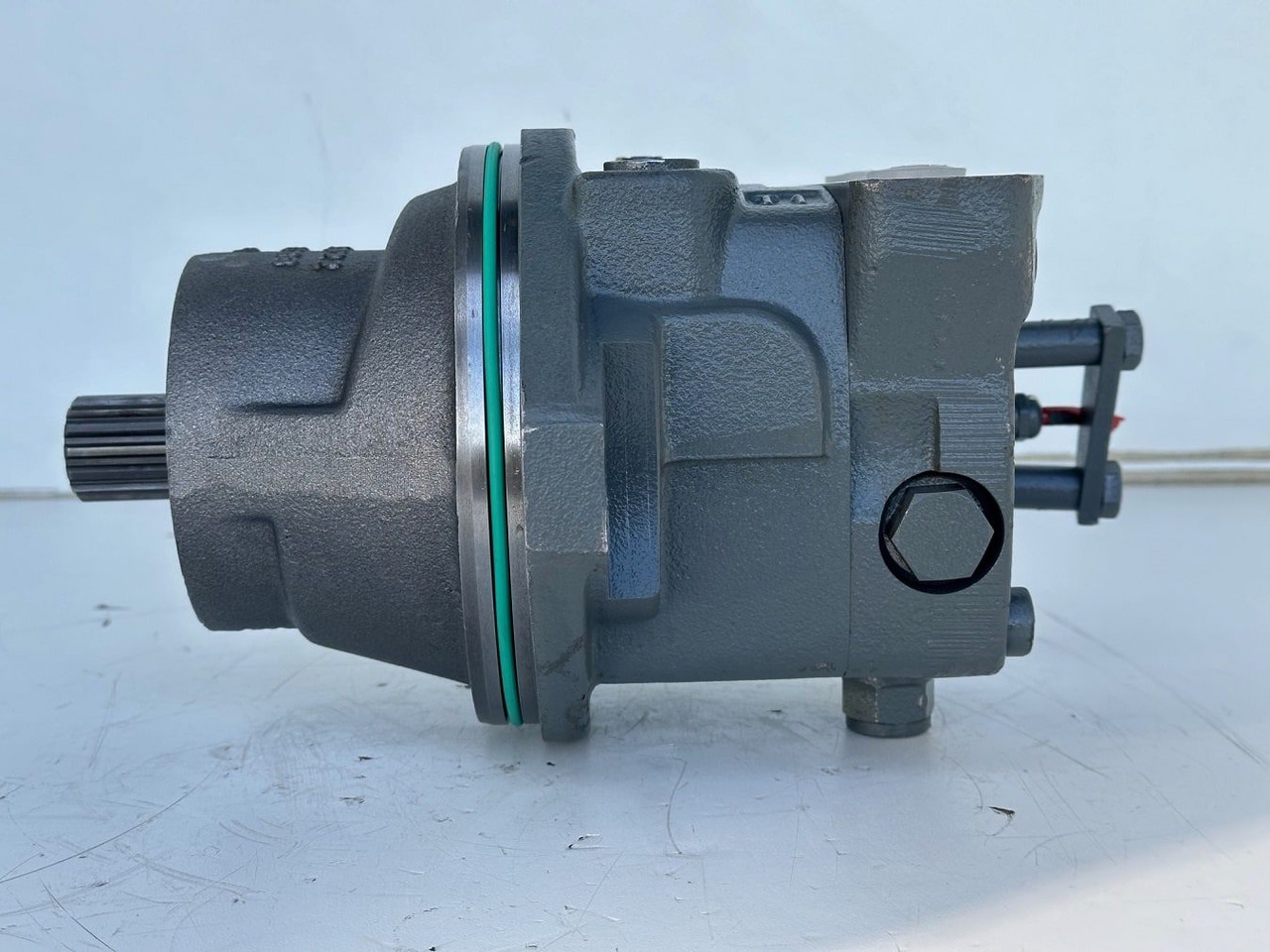 Liebherr Hydraulikeinbaumotor FMF045, ID-Nr.10132702. A924,LH30C,LH30M,LH35M,LH35MT,LH40C,LH40CP,LH40M,LH40MP,LH50CHR,LH50M,LH50MHR,LH50MT. #23.12.01074# - Hydraulic motor for Wheel excavator: picture 1 Liebherr Hydraulikeinbaumotor FMF045, ID-Nr.10132702. A924,LH30C,LH30M,LH35M,LH35MT,LH40C,LH40CP,LH40M,LH40MP,LH50CHR,LH50M,LH50MHR,LH50MT. #23.12.01074# - Hydraulic motor for Wheel excavator: picture 1