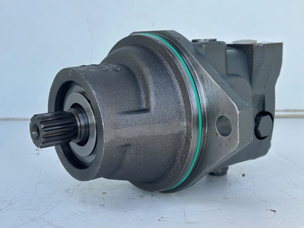 Liebherr Hydraulikeinbaumotor FMF045, ID-Nr.10132702. A924,LH30C,LH30M,LH35M,LH35MT,LH40C,LH40CP,LH40M,LH40MP,LH50CHR,LH50M,LH50MHR,LH50MT. #23.12.01074# - Hydraulic motor for Wheel excavator: picture 3 Liebherr Hydraulikeinbaumotor FMF045, ID-Nr.10132702. A924,LH30C,LH30M,LH35M,LH35MT,LH40C,LH40CP,LH40M,LH40MP,LH50CHR,LH50M,LH50MHR,LH50MT. #23.12.01074# - Hydraulic motor for Wheel excavator: picture 3