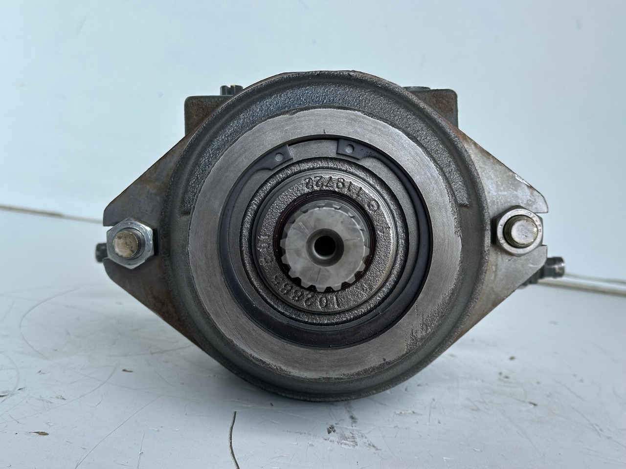 Liebherr Hydraulikeinbaumotor Typ:FMF058, ID-Nr.10122576 - ID-Nr.10145827 - ID-Nr.11371069. LOS1906, P924 COMP , R906, R906 PROTO, R916, R922, R924, R924 COMP, R926 COMP, R926 K LC. #39780# - Hydraulic motor for Excavator: picture 5 Liebherr Hydraulikeinbaumotor Typ:FMF058, ID-Nr.10122576 - ID-Nr.10145827 - ID-Nr.11371069. LOS1906, P924 COMP , R906, R906 PROTO, R916, R922, R924, R924 COMP, R926 COMP, R926 K LC. #39780# - Hydraulic motor for Excavator: picture 5