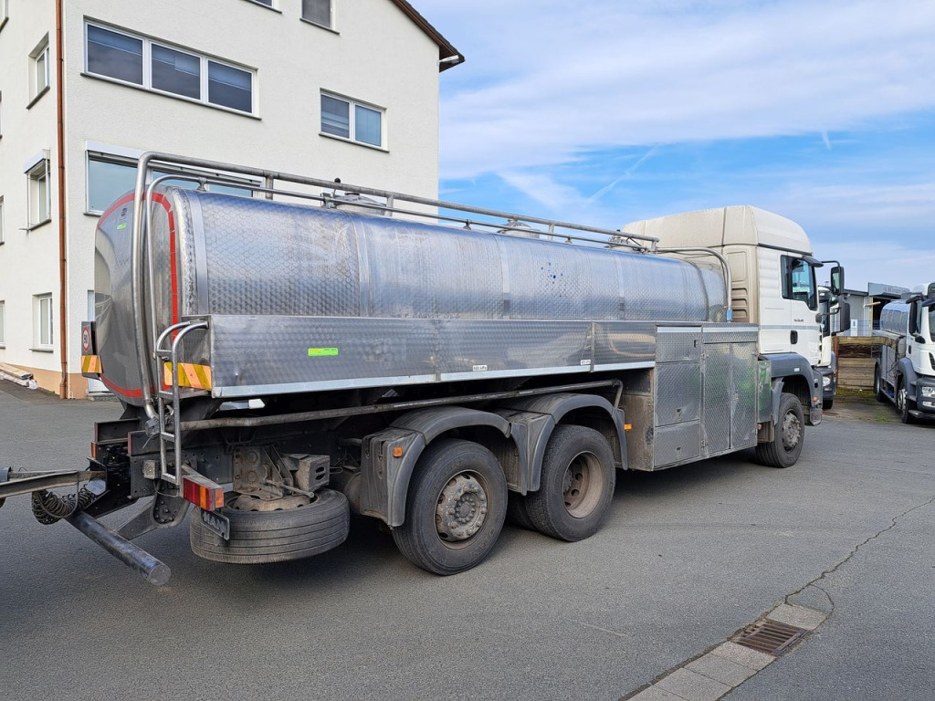 MAN TGA 03 26.413 FNLLW Wasserfahrzeug (Nr. 5726) - Tank truck: picture 3 MAN TGA 03 26.413 FNLLW Wasserfahrzeug (Nr. 5726) - Tank truck: picture 3