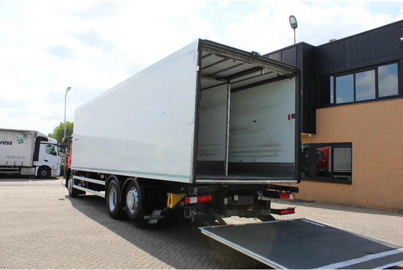 Renault D * WIDE 26 * CARRIER * 6X2 LIFT * - Refrigerator truck: picture 4 Renault D * WIDE 26 * CARRIER * 6X2 LIFT * - Refrigerator truck: picture 4