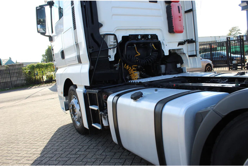 Tractor unit MAN TGX 18.460 * RETARDER * EURO6 * 4X2 * 2 BIG TANK *: picture 15