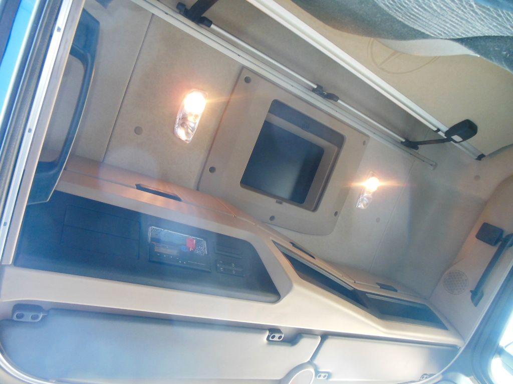 Tractor unit Mercedes-Benz 1845 ACTROS, STANDKLIMA: picture 10