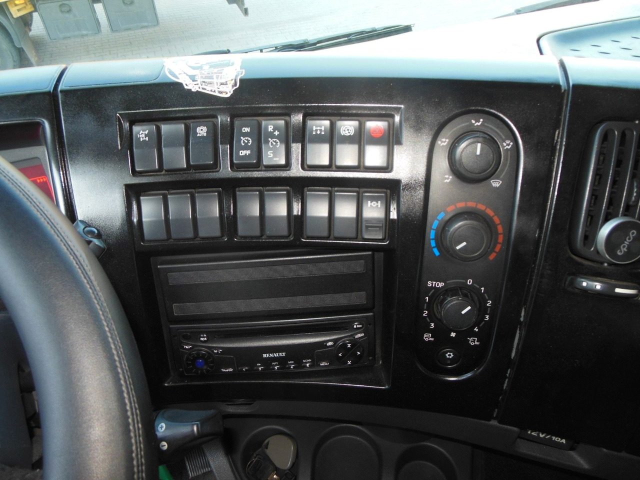 Tractor unit Renault PREMIUM 440.19 DXi: picture 17