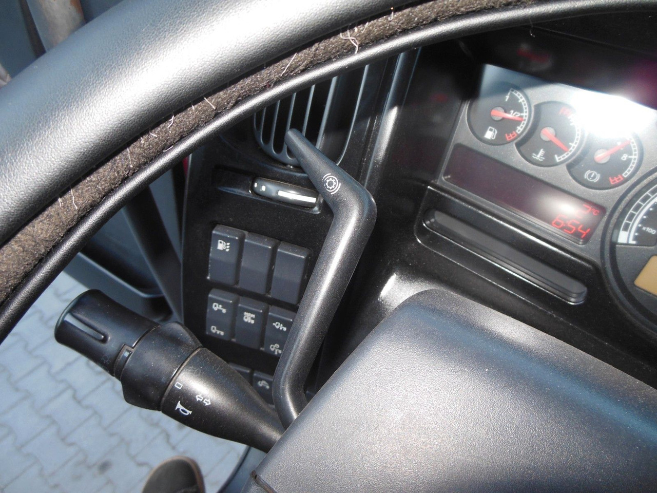 Tractor unit Renault PREMIUM 440.19 DXi: picture 14