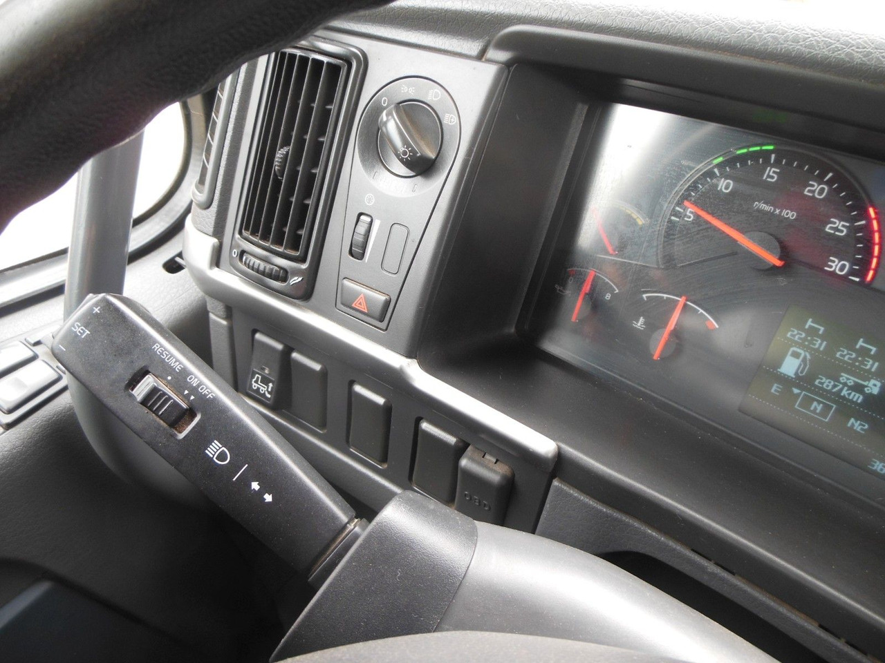 Volvo FM 410, 6X2, DREISEITEN KIPPER, HIAB XS 211 leasing Volvo FM 410, 6X2, DREISEITEN KIPPER, HIAB XS 211: picture 21