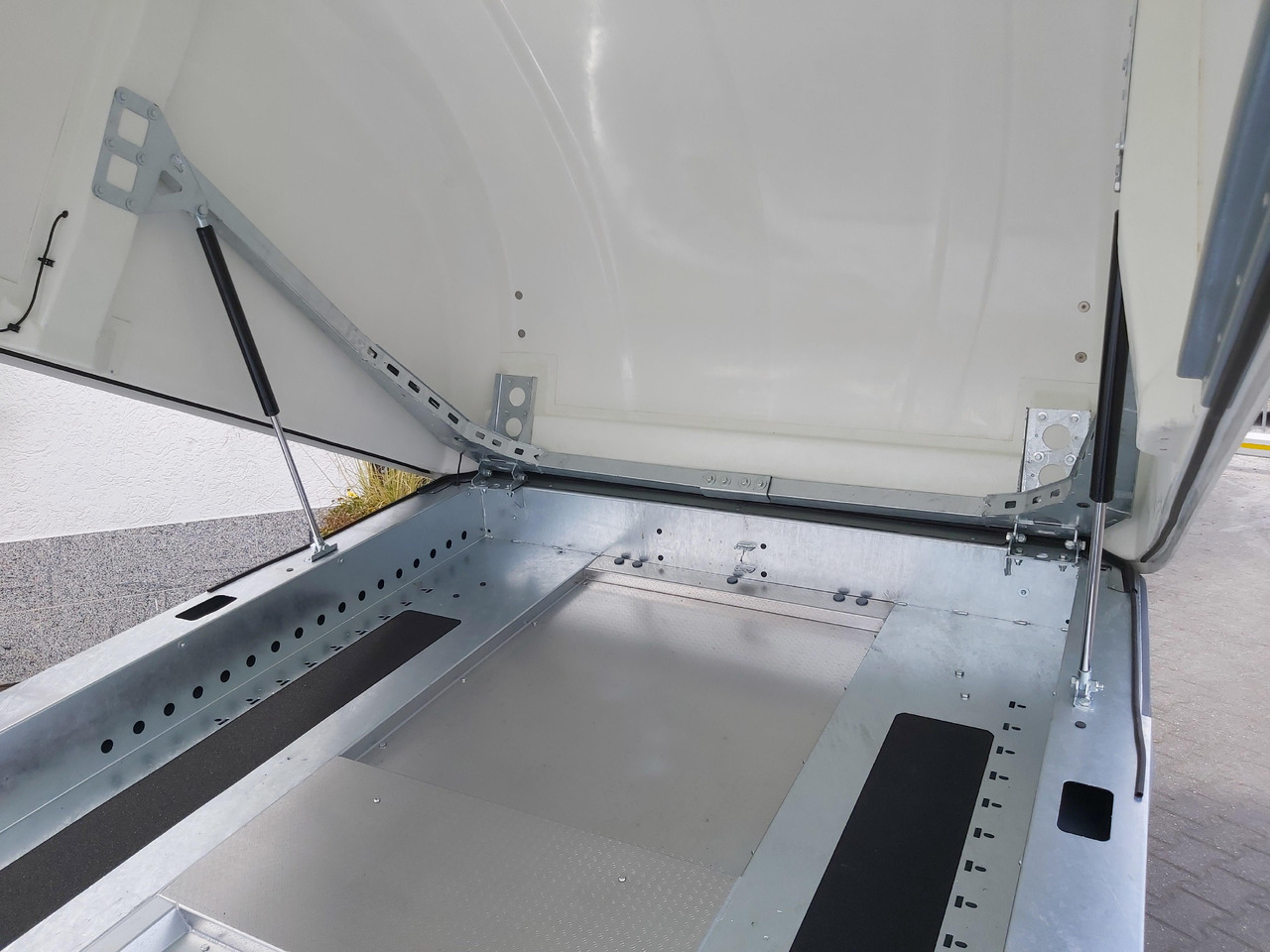 BJT Race Shuttle 3 Transporter 470x195x160cm ankippbar Alufelgen black 100km/H 3000kg leasing BJT Race Shuttle 3 Transporter 470x195x160cm ankippbar Alufelgen black 100km/H 3000kg: picture 7