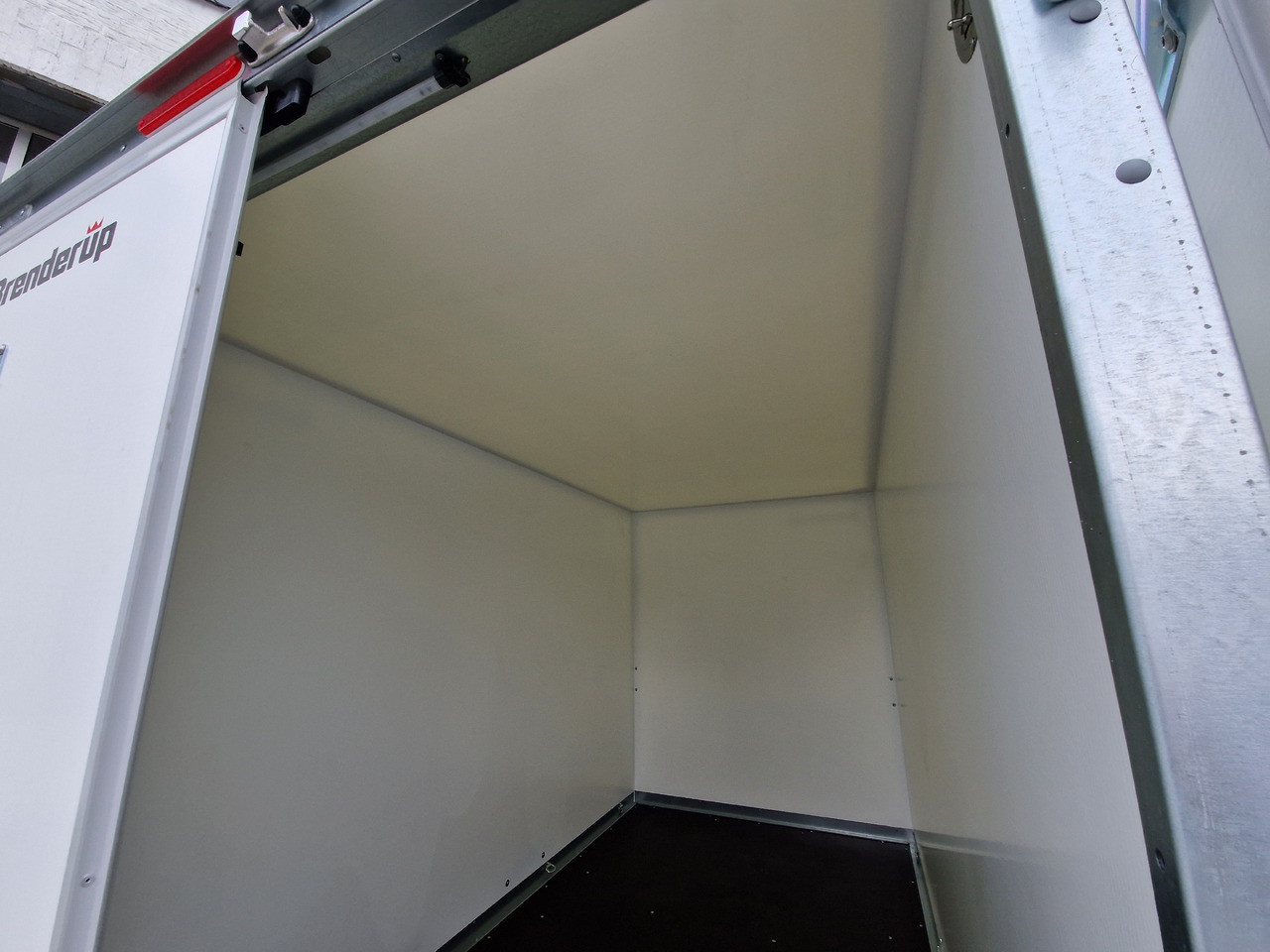 Closed box trailer Brenderup Cargo Dynamic CD300 TB D 300x155x185cm Hecktüren Wabenwände (M) 2000kg: picture 6