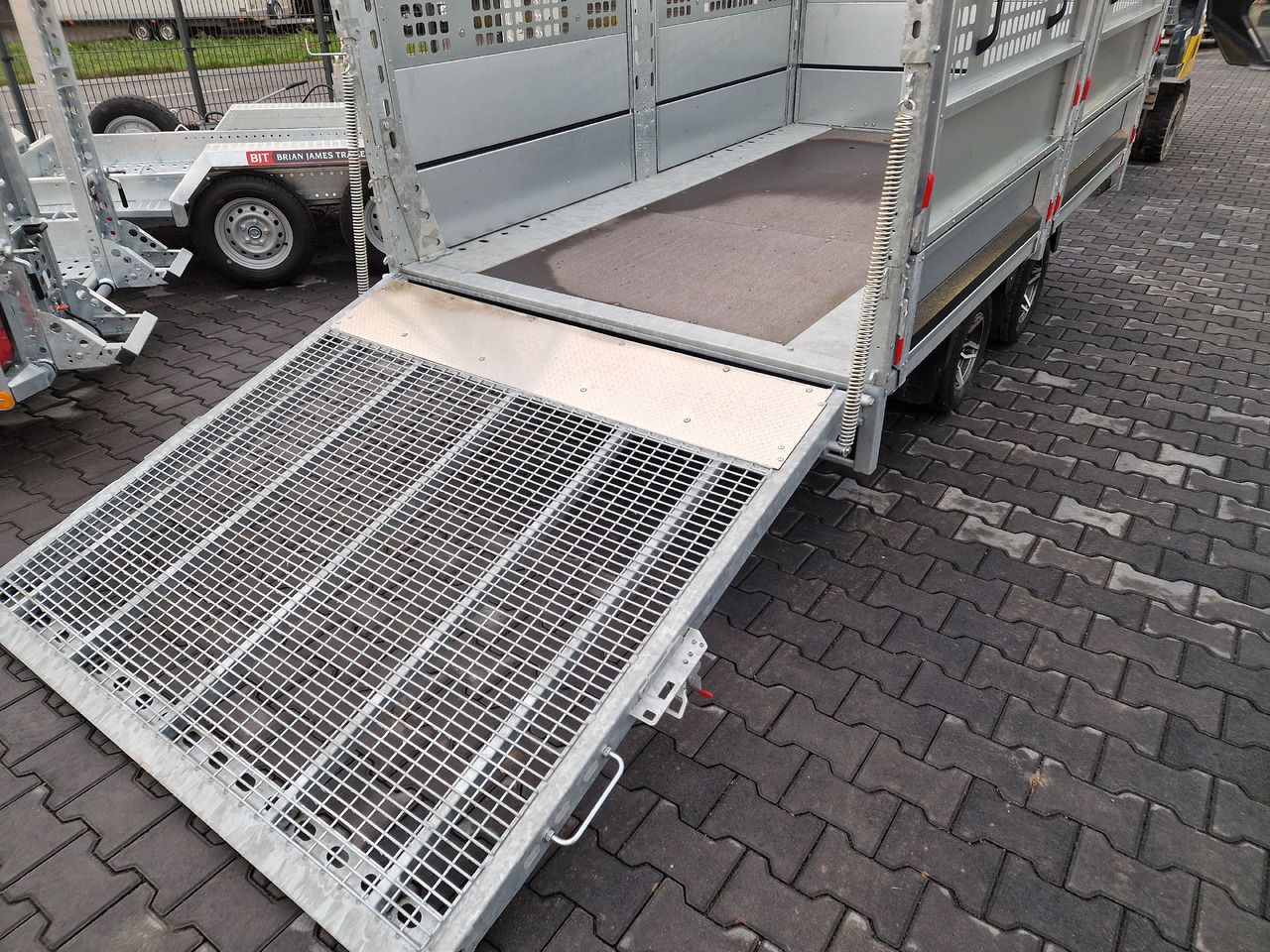 Brian James Trailer Connect 310x188cm black Premium Greenkeeper Alufelgen Tandem 10" 3000kg - Dropside/ Flatbed trailer: picture 3 Brian James Trailer Connect 310x188cm black Premium Greenkeeper Alufelgen Tandem 10" 3000kg - Dropside/ Flatbed trailer: picture 3