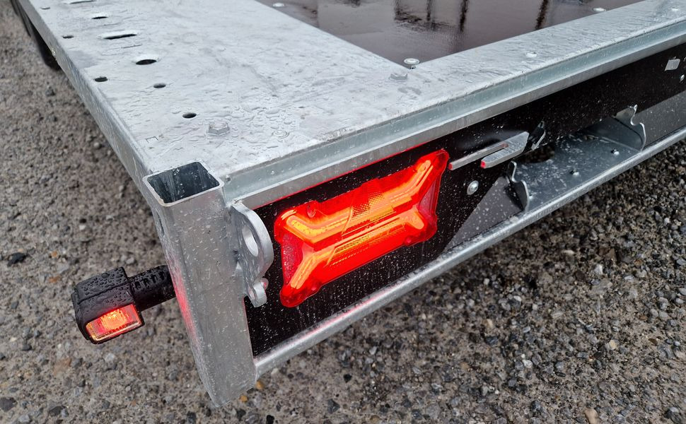 Brian James Trailer Connect 310x188cm black plattform Tandem 10" Alufelgen 3000kg - Dropside/ Flatbed trailer: picture 1 Brian James Trailer Connect 310x188cm black plattform Tandem 10" Alufelgen 3000kg - Dropside/ Flatbed trailer: picture 1