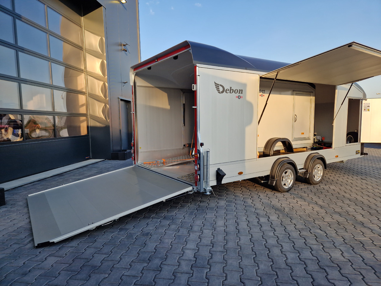 Vending trailer Cargo Roadster 2000 550x220x204cm Poly black Car Pullman 3500kg Edition Vollausstattung: picture 10