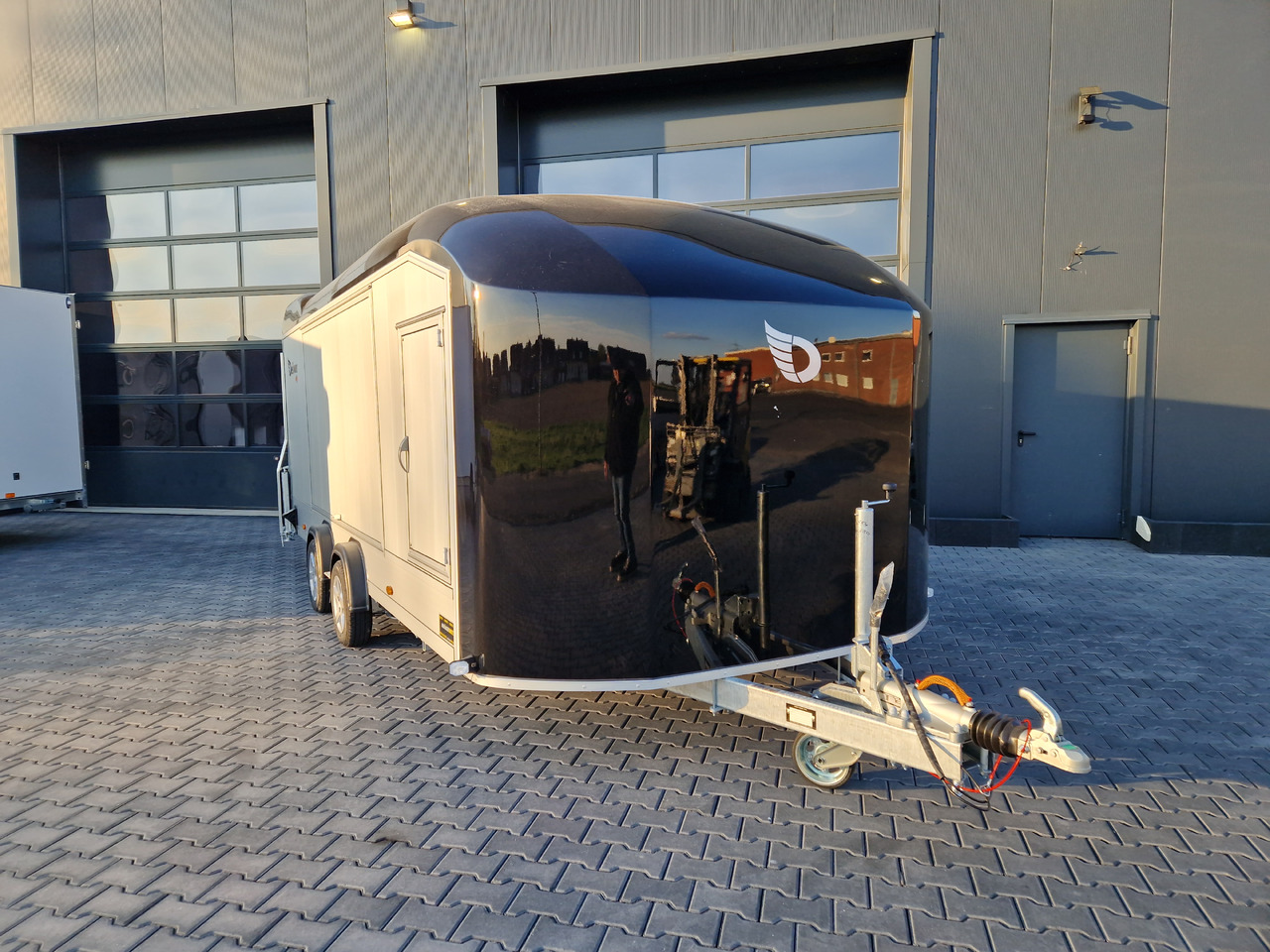 Vending trailer Cargo Roadster 2000 550x220x204cm Poly black Car Pullman 3500kg Edition Vollausstattung: picture 15