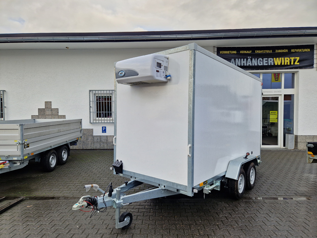Kargo CoolBoxx FK2736HT 355x162x198cm 230V +Kühlung Govi Arktik 2000 (L) 2700kg - Refrigerator trailer: picture 1 Kargo CoolBoxx FK2736HT 355x162x198cm 230V +Kühlung Govi Arktik 2000 (L) 2700kg - Refrigerator trailer: picture 1