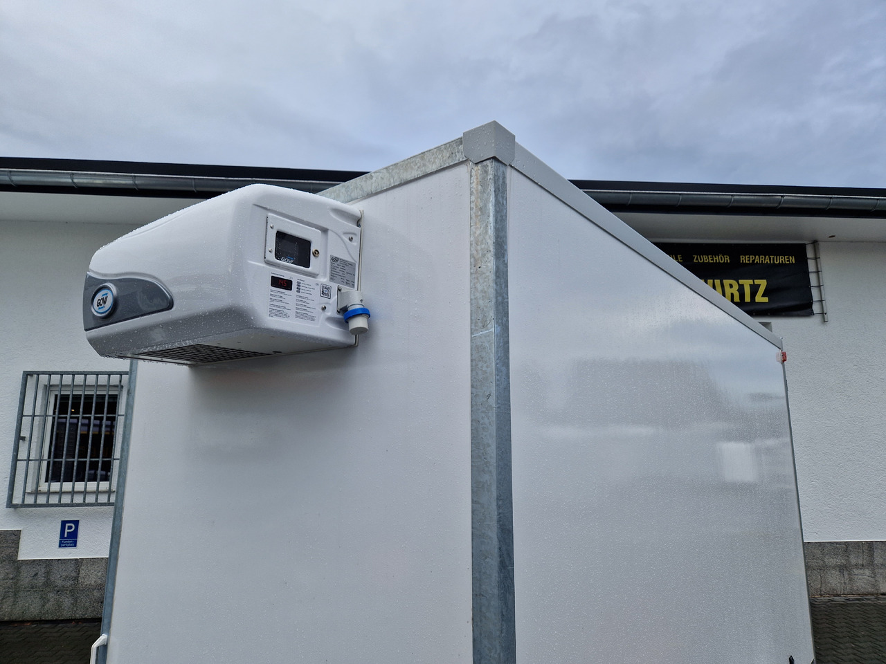 Kargo CoolBoxx FK2736HT 355x162x198cm 230V +Kühlung Govi Arktik 2000 (L) 2700kg - Refrigerator trailer: picture 4 Kargo CoolBoxx FK2736HT 355x162x198cm 230V +Kühlung Govi Arktik 2000 (L) 2700kg - Refrigerator trailer: picture 4