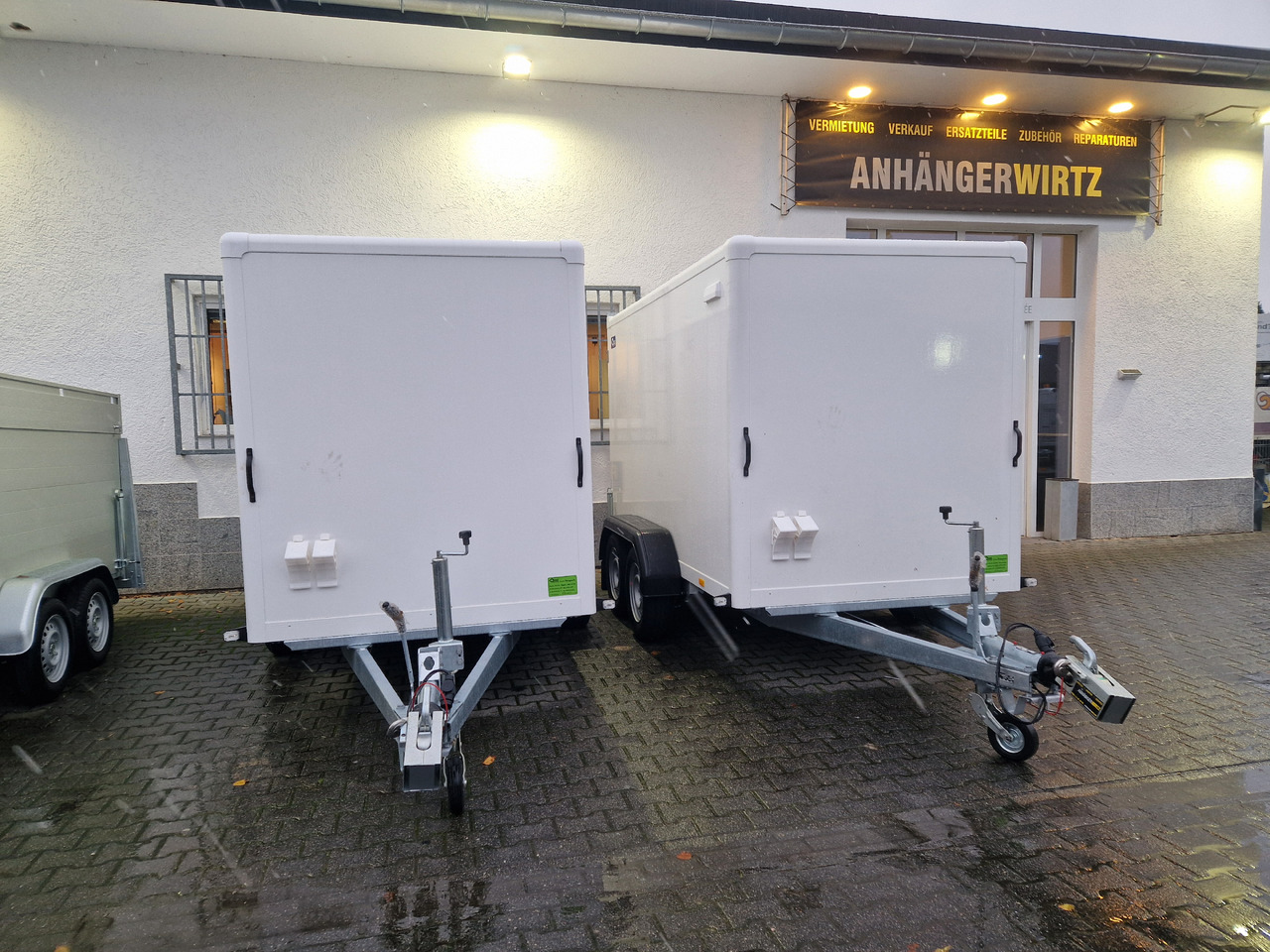 Kargo FS2730/180HTL 305x159x180cm GFK Zurrsystem Tieflader LED (M) 2700kg 100km/H - Closed box trailer: picture 2 Kargo FS2730/180HTL 305x159x180cm GFK Zurrsystem Tieflader LED (M) 2700kg 100km/H - Closed box trailer: picture 2