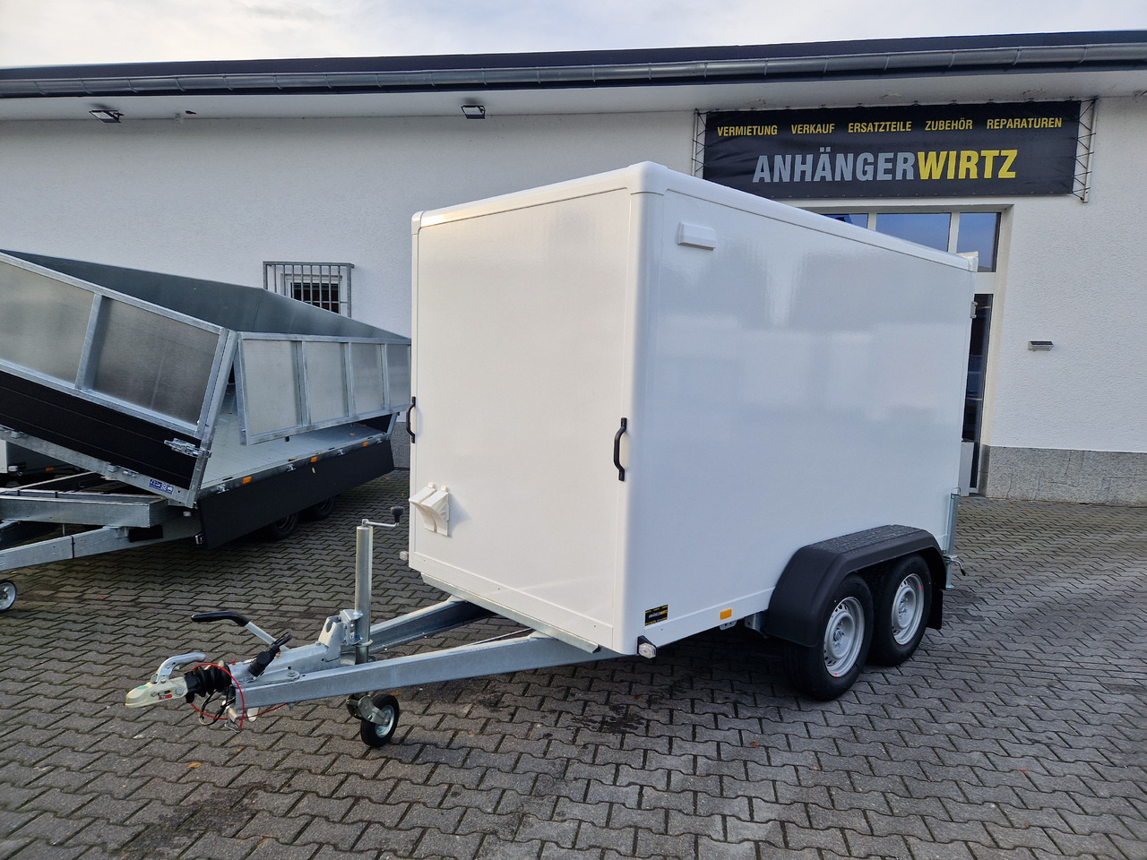 Kargo FS2730/180HTL 305x159x180cm GFK Zurrsystem Tieflader LED (M) 2700kg 100km/H - Closed box trailer: picture 1 Kargo FS2730/180HTL 305x159x180cm GFK Zurrsystem Tieflader LED (M) 2700kg 100km/H - Closed box trailer: picture 1