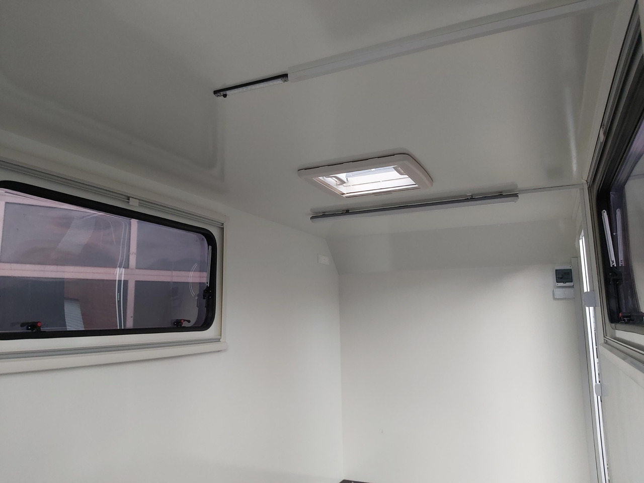 Caravan Koffer Sport Camp TFS 360.00 360x180x190cm aero Seitentür 2 Fenster+ DL IL 230V 1300kg 100km/H: picture 10