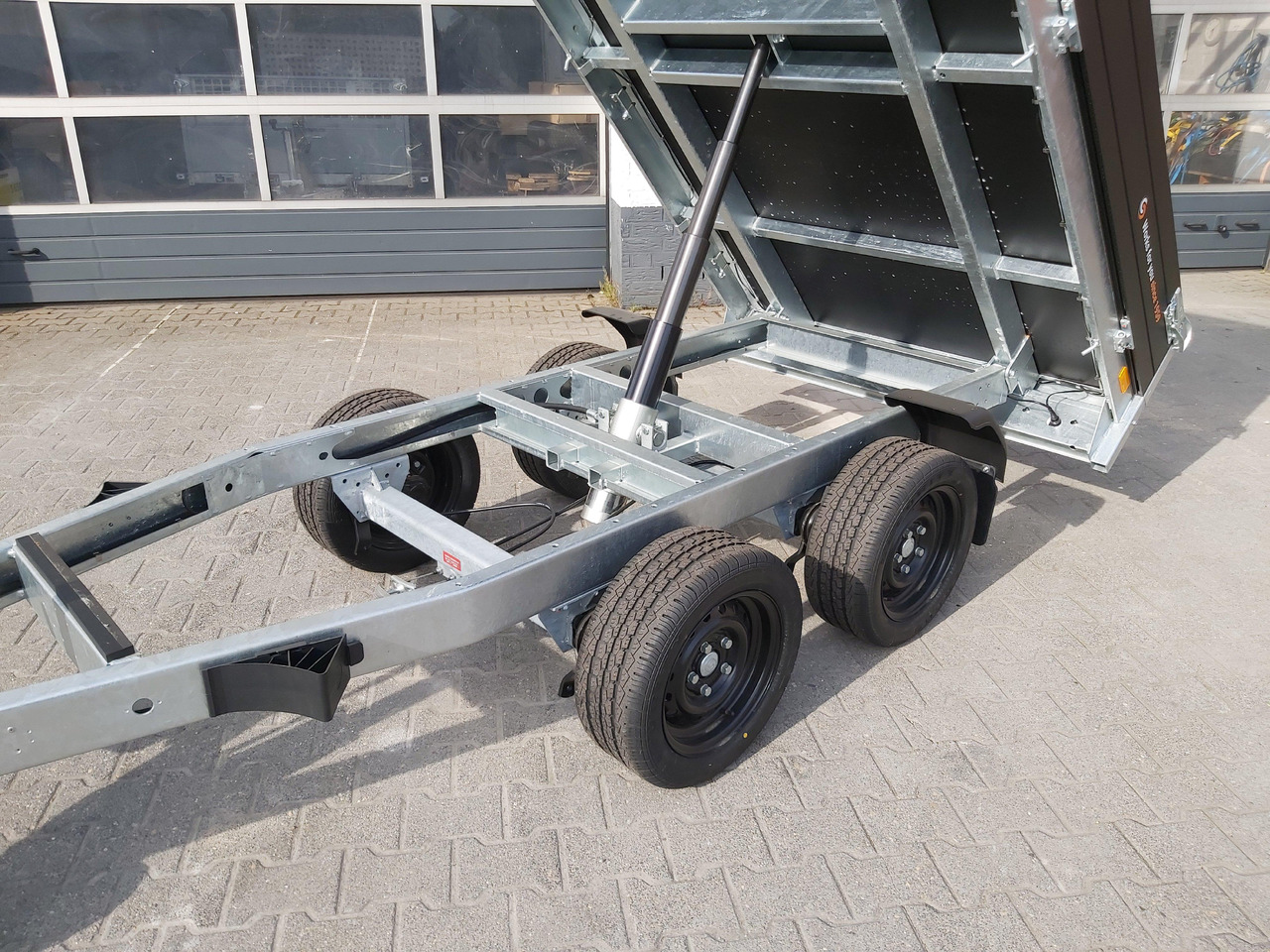 Saris Kipper K1 276 150 2000 2 276x150x30cm black Edition Handpumpe 13" (S) 2000kg Aktion - Tipper trailer: picture 2 Saris Kipper K1 276 150 2000 2 276x150x30cm black Edition Handpumpe 13" (S) 2000kg Aktion - Tipper trailer: picture 2