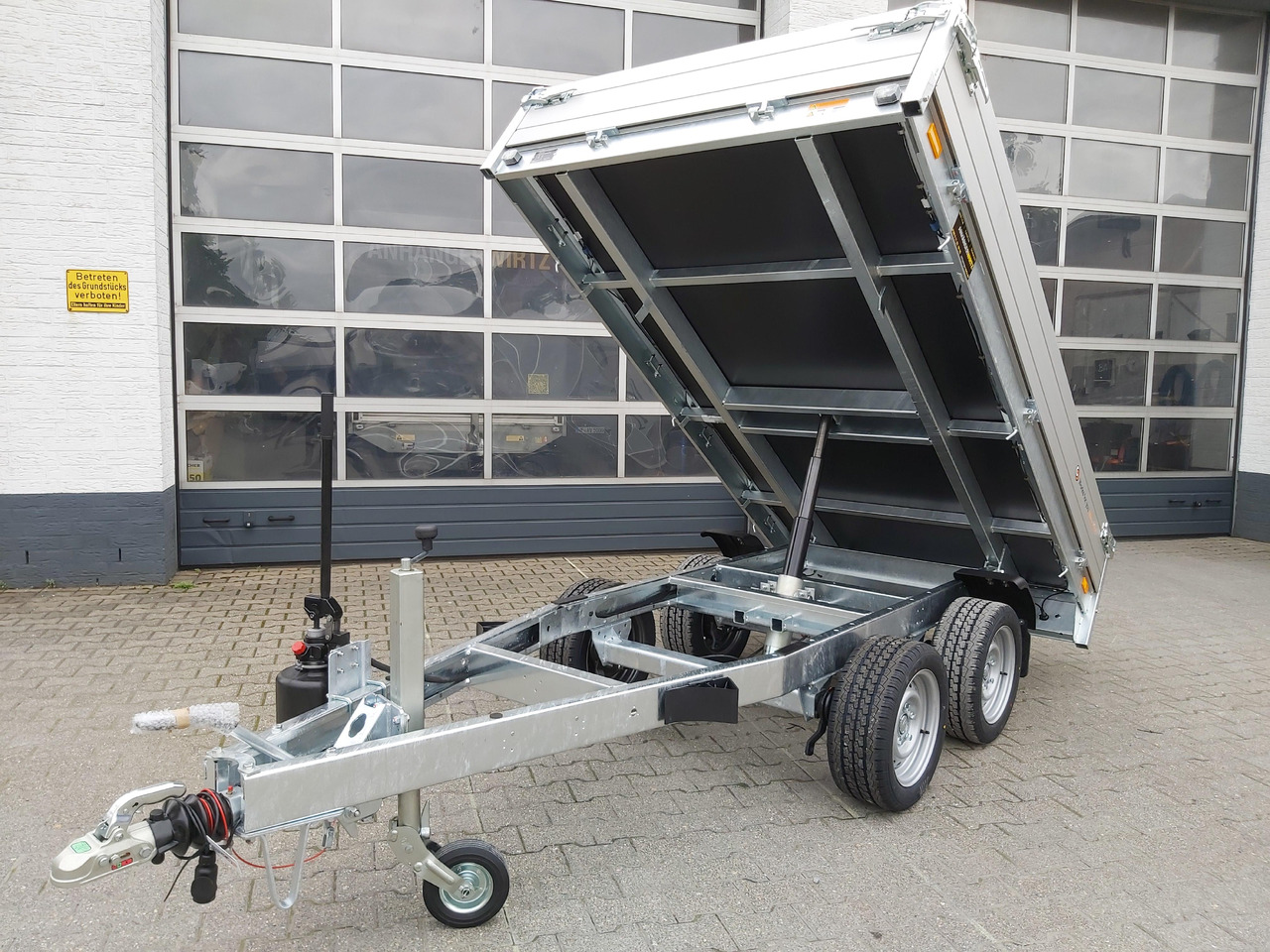 Saris Kipper K1 276 150 2000 2 276x150x30cm silver Handpumpe 13" (S) 2000kg - Tipper trailer: picture 3 Saris Kipper K1 276 150 2000 2 276x150x30cm silver Handpumpe 13" (S) 2000kg - Tipper trailer: picture 3
