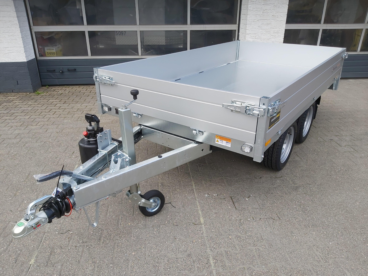 Saris Kipper K1 276 150 2700 2 276x150x30cm silver Handpumpe 13" (S) 2700kg Januar Aktion - Tipper trailer: picture 4 Saris Kipper K1 276 150 2700 2 276x150x30cm silver Handpumpe 13" (S) 2700kg Januar Aktion - Tipper trailer: picture 4
