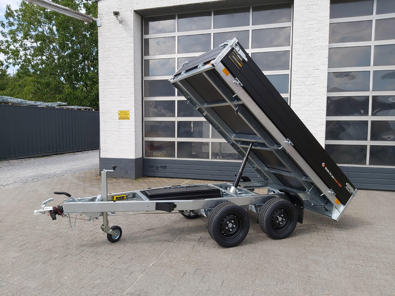 Saris Kipper K1 276 150 2700 2 E 276x150x30cm Elektro black Edition 13" (S) 2700kg Abverkauf - Tipper trailer: picture 3 Saris Kipper K1 276 150 2700 2 E 276x150x30cm Elektro black Edition 13" (S) 2700kg Abverkauf - Tipper trailer: picture 3