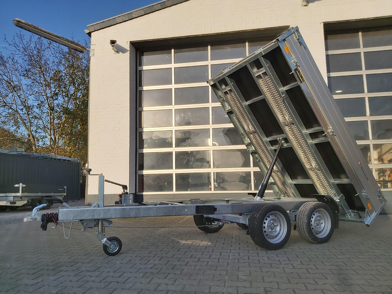Saris Kipper K1 276 170 2000 2 276x170x30cm Alu Auffahrrampen Heckstützen Handpumpe 13" 2000kg - Tipper trailer: picture 2 Saris Kipper K1 276 170 2000 2 276x170x30cm Alu Auffahrrampen Heckstützen Handpumpe 13" 2000kg - Tipper trailer: picture 2