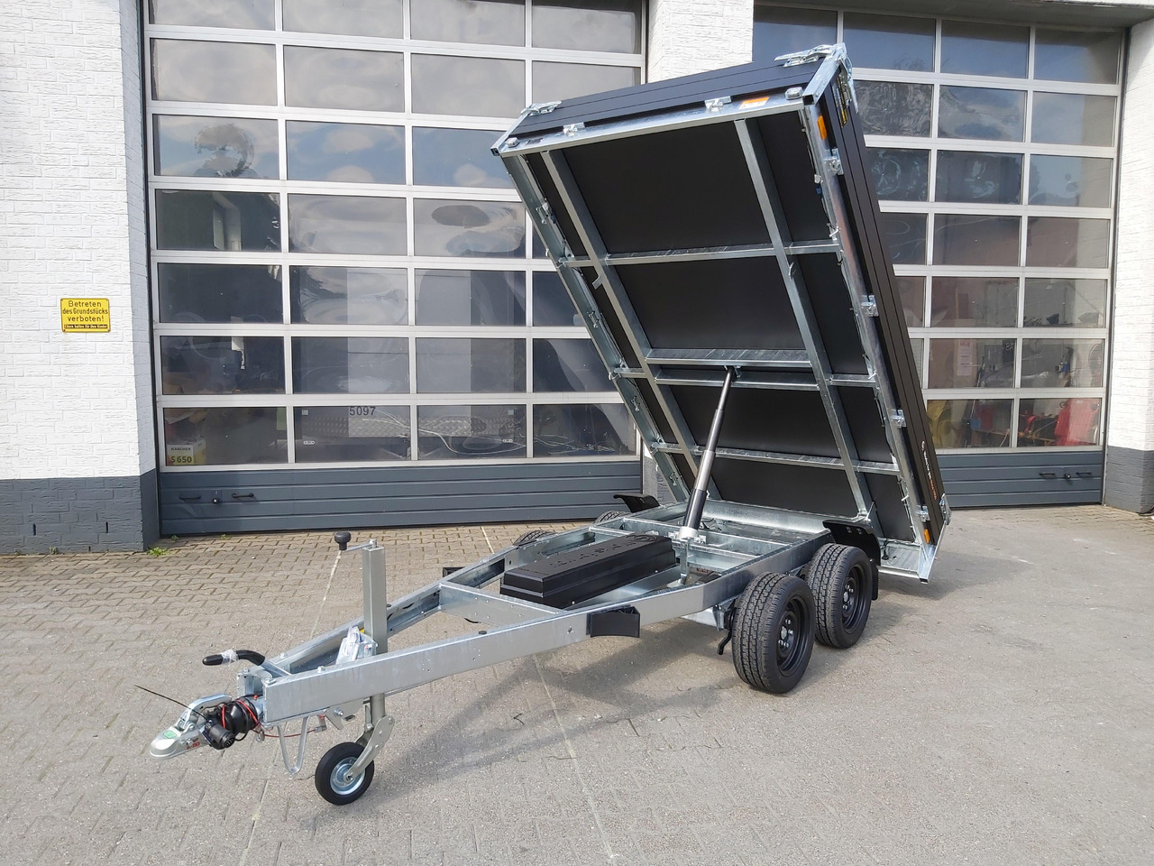 Saris Kipper K1 306 170 2700 2 E 306x170x30cm black Edition Elektro (M) 2700kg Online Aktion - Tipper trailer: picture 2 Saris Kipper K1 306 170 2700 2 E 306x170x30cm black Edition Elektro (M) 2700kg Online Aktion - Tipper trailer: picture 2