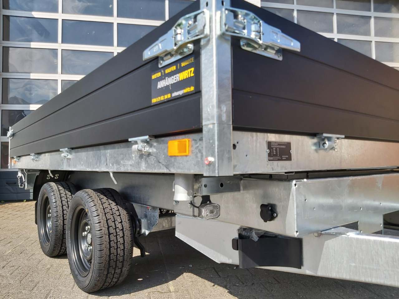Saris Kipper K3 306 184 2700 2 E 306x184x30cm black Edition Elektro 13" 2700kg Januar Aktion - Tipper trailer: picture 4 Saris Kipper K3 306 184 2700 2 E 306x184x30cm black Edition Elektro 13" 2700kg Januar Aktion - Tipper trailer: picture 4