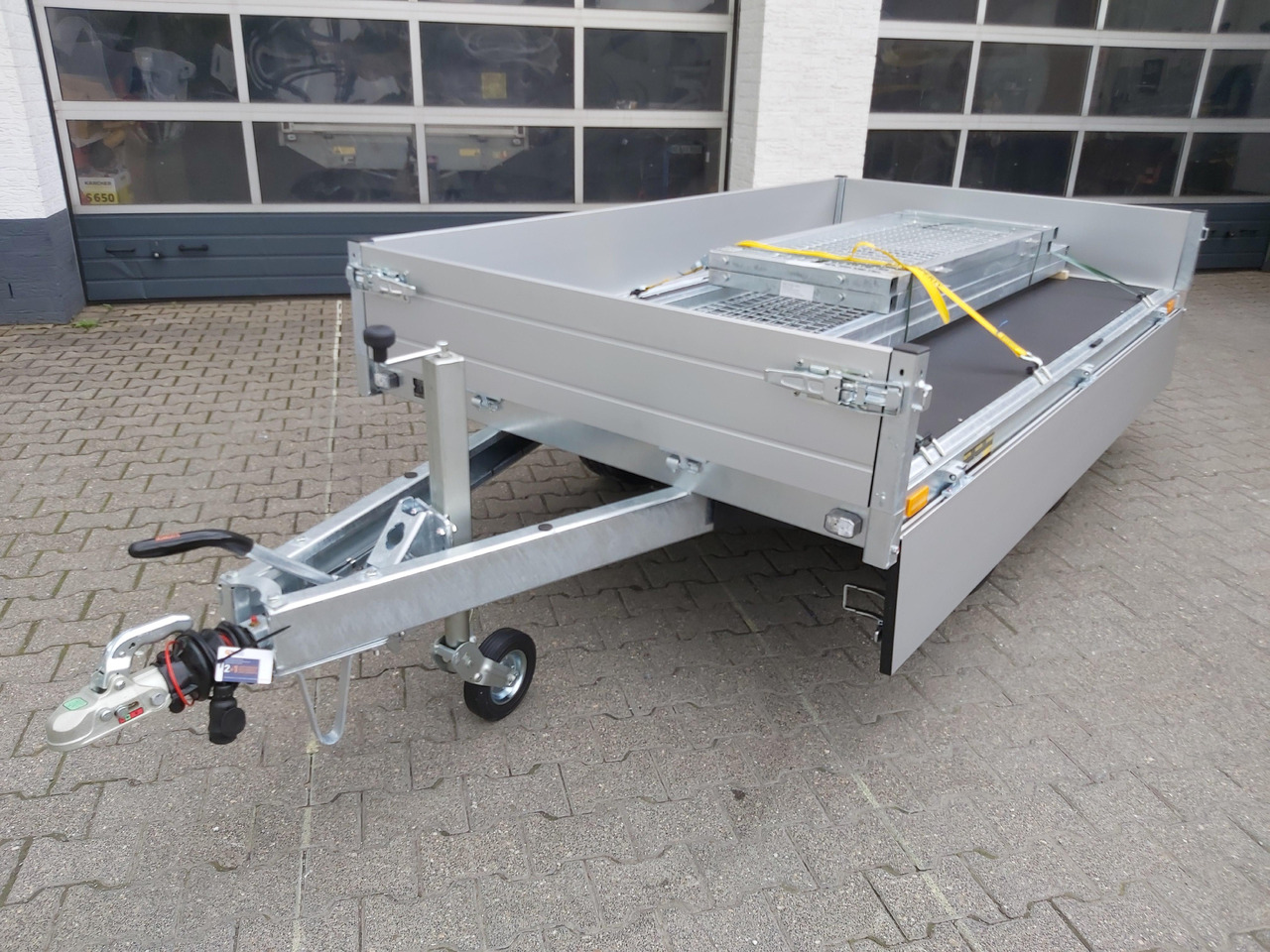 Saris PL 276 150 2000 2 276x150x30cm 13" (S) 2000kg Online Aktion - Dropside/ Flatbed trailer: picture 4 Saris PL 276 150 2000 2 276x150x30cm 13" (S) 2000kg Online Aktion - Dropside/ Flatbed trailer: picture 4