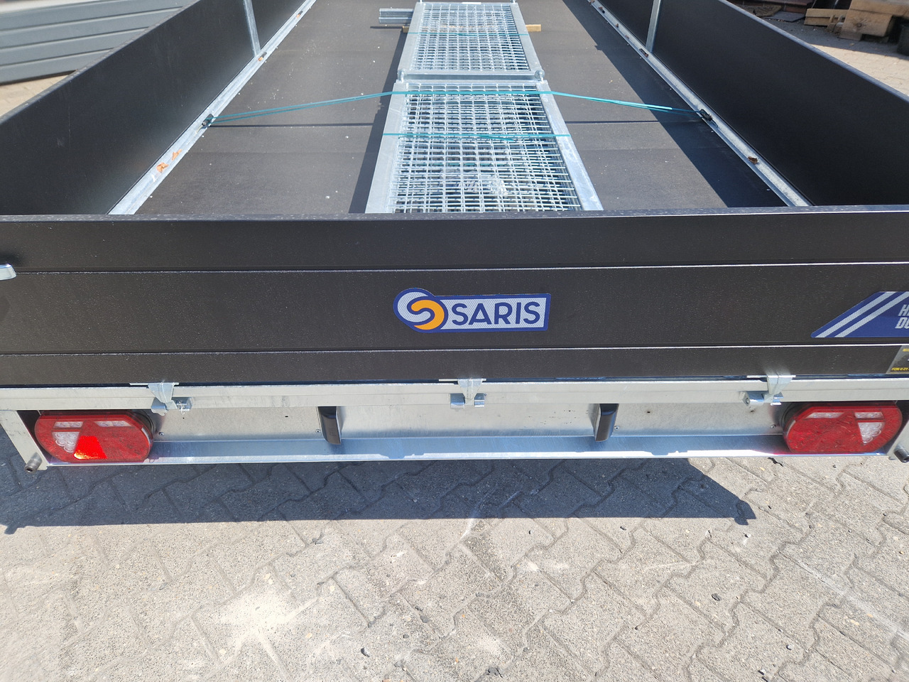 Saris PL HD 506 204 3500 2 506x204x35cm heavy duty black LED Licht (XXL) 3500kg - Dropside/ Flatbed trailer: picture 3 Saris PL HD 506 204 3500 2 506x204x35cm heavy duty black LED Licht (XXL) 3500kg - Dropside/ Flatbed trailer: picture 3