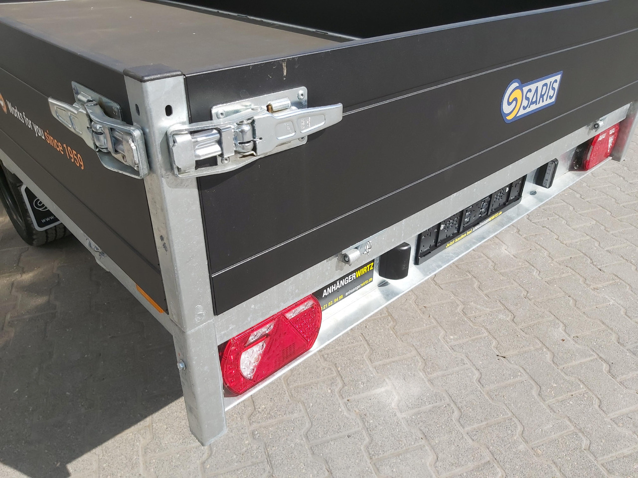 Dropside/ Flatbed trailer Saris PL406 184 2700 2 406x184x35cm black Edition LED Beleuchtung 13" (XL) 2700kg: picture 6