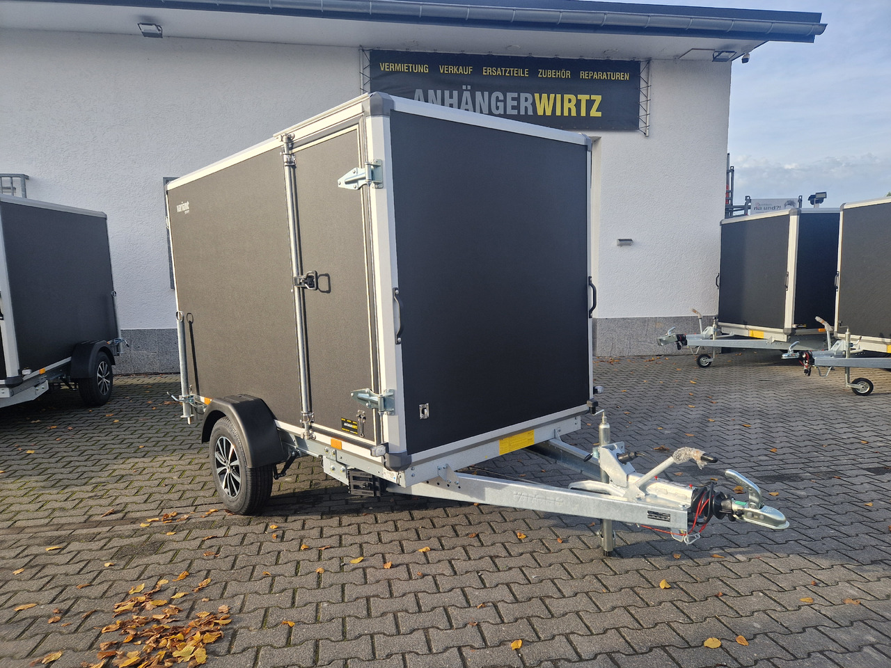 Variant C1315 C2 Edition black 258x148x157cm Alufelgen Seitentür 1350kg 100km/H black deal - Closed box trailer: picture 2 Variant C1315 C2 Edition black 258x148x157cm Alufelgen Seitentür 1350kg 100km/H black deal - Closed box trailer: picture 2