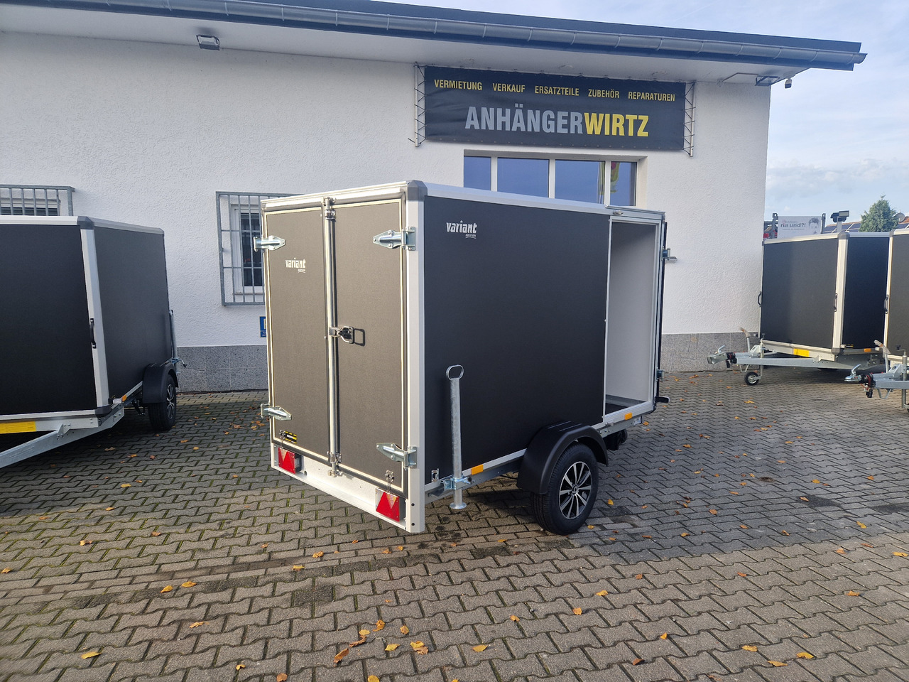 Variant C1315 C2 Edition black 258x148x157cm Alufelgen Seitentür 1350kg 100km/H black deal - Closed box trailer: picture 5 Variant C1315 C2 Edition black 258x148x157cm Alufelgen Seitentür 1350kg 100km/H black deal - Closed box trailer: picture 5