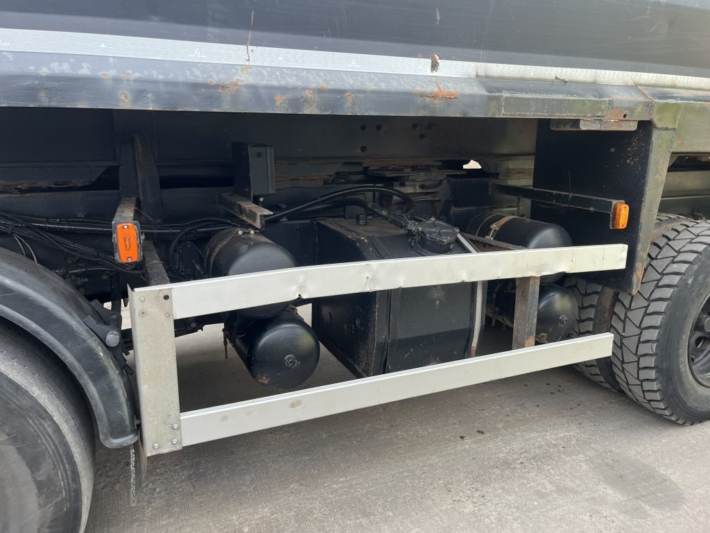 Scania P420 8x4 - Tipper: picture 4 Scania P420 8x4 - Tipper: picture 4