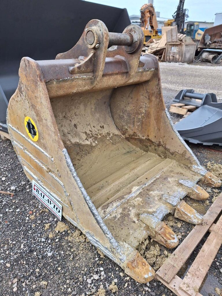 Digging bucket 1300 mm - Excavator bucket: picture 2 Digging bucket 1300 mm - Excavator bucket: picture 2