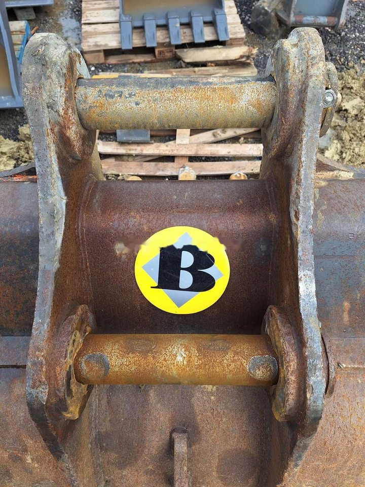Digging bucket 1300 mm - Excavator bucket: picture 4 Digging bucket 1300 mm - Excavator bucket: picture 4