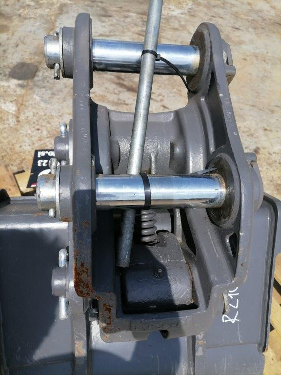 Digging bucket 600 mm with quick coupler - Excavator bucket: picture 4 Digging bucket 600 mm with quick coupler - Excavator bucket: picture 4