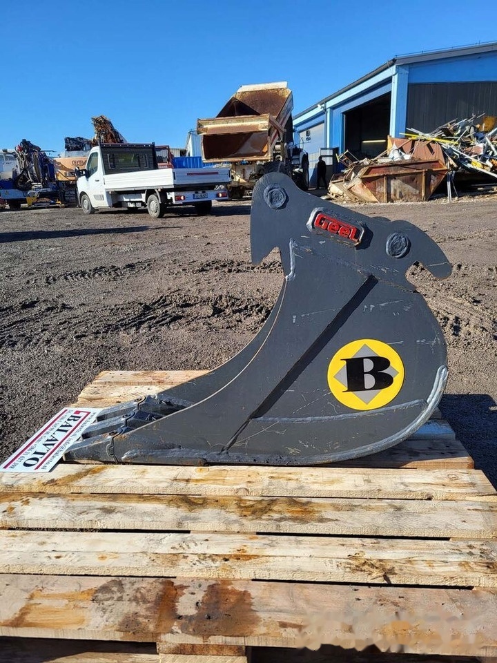 Geel Narrow digging bucket 300 mm SW020 - Excavator bucket: picture 2 Geel Narrow digging bucket 300 mm SW020 - Excavator bucket: picture 2
