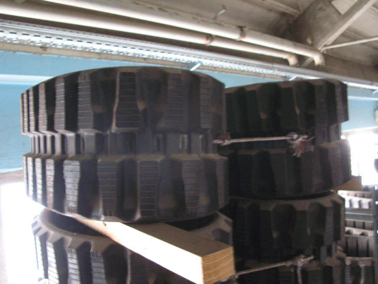 TAERYUK CW300X52,5X72 - Track for Excavator: picture 1 TAERYUK CW300X52,5X72 - Track for Excavator: picture 1