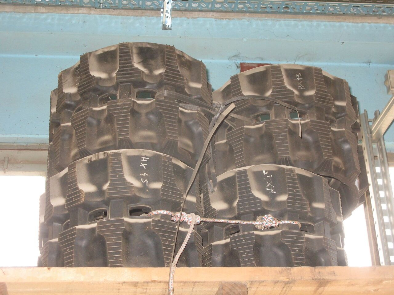 TAERYUK HX320X100X45 - Track for Excavator: picture 1 TAERYUK HX320X100X45 - Track for Excavator: picture 1