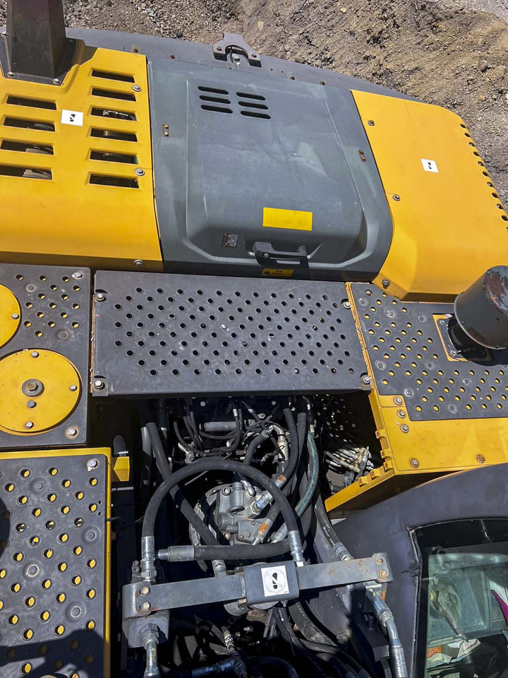 Crawler excavator VOLVO EC220D: picture 8