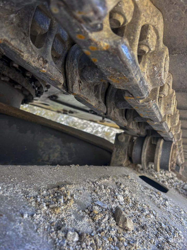 Crawler excavator VOLVO EC220D: picture 6