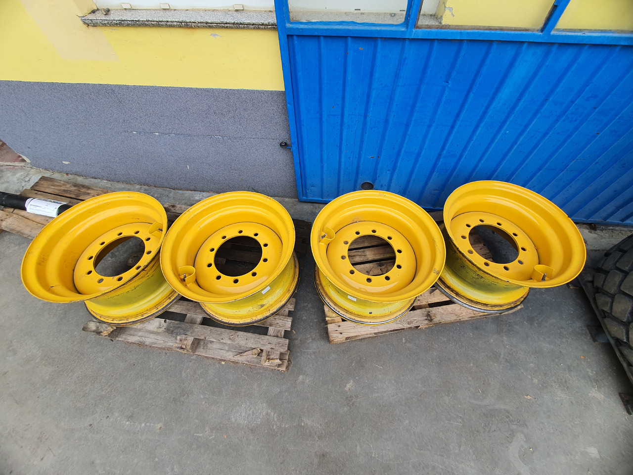 VOLVO Rims for wheel loaders Volvo L45, L50 - Rim for Wheel loader: picture 2 VOLVO Rims for wheel loaders Volvo L45, L50 - Rim for Wheel loader: picture 2