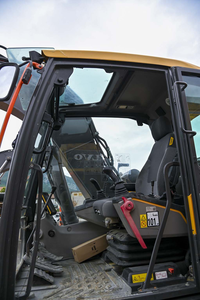 Crawler excavator Volvo EC140E: picture 48