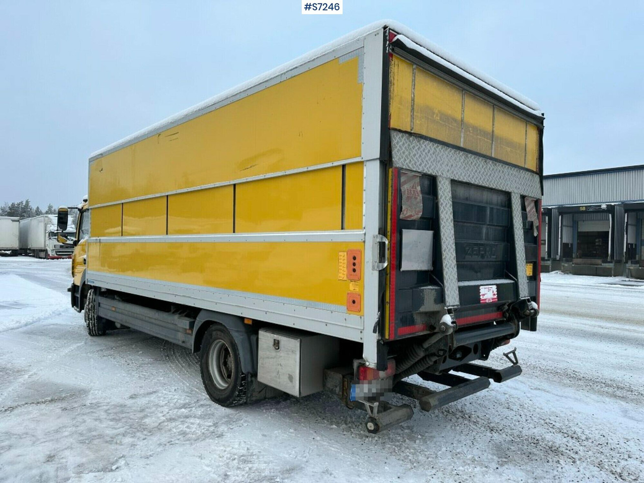 Box truck Mercedes Benz Atego 1523 with high and sinkable roof - Box truck: picture 4 Box truck Mercedes Benz Atego 1523 with high and sinkable roof - Box truck: picture 4