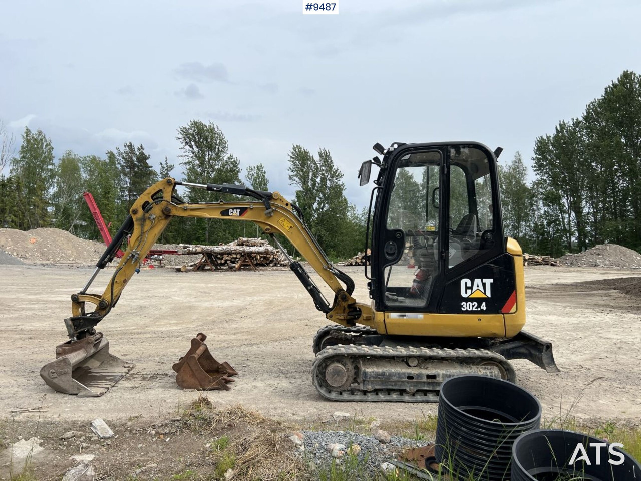 CAT 302,4D Mini excavator with attachments - Mini excavator: picture 2 CAT 302,4D Mini excavator with attachments - Mini excavator: picture 2