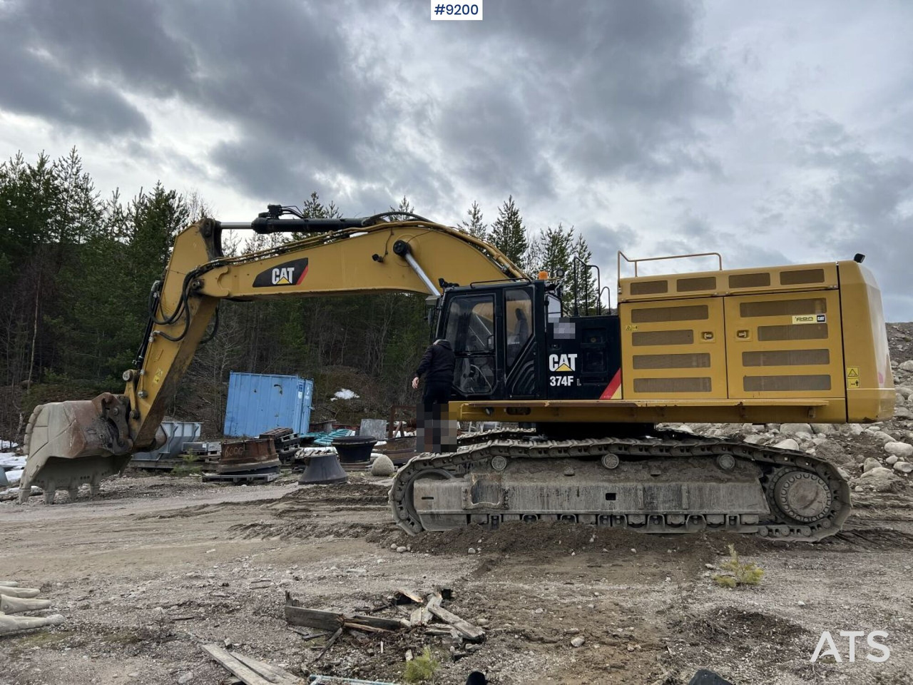 CAT 374 FL crawler excavator with bucket (VIDEO) - Excavator: picture 1 CAT 374 FL crawler excavator with bucket (VIDEO) - Excavator: picture 1