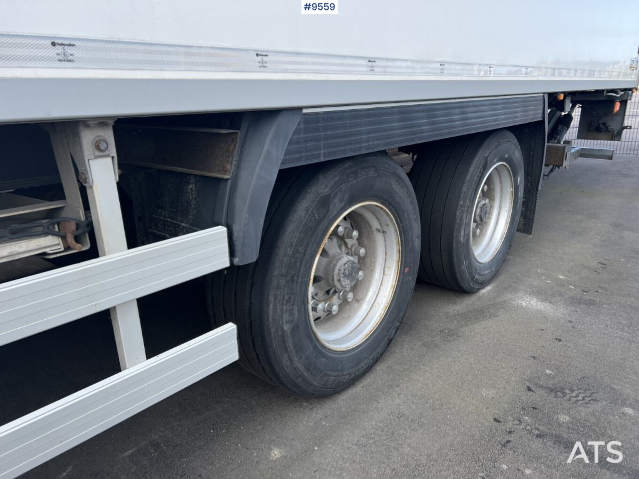 Container trailer Chereau CSD2 with Dolly - Closed box trailer: picture 5 Container trailer Chereau CSD2 with Dolly - Closed box trailer: picture 5