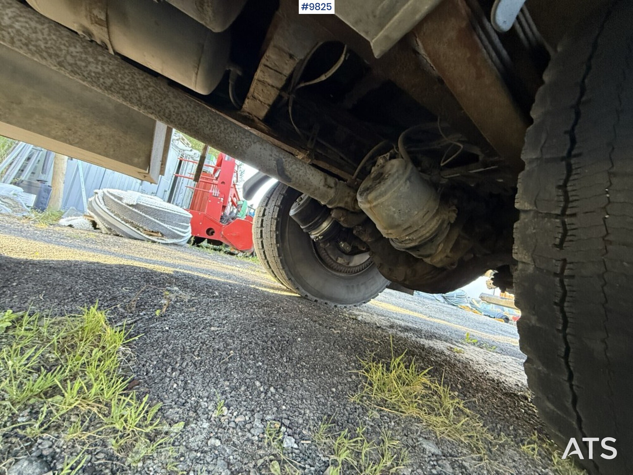 Dropside/ Flatbed truck, Crane truck Crane truck Scania P94 230 with tail lift: picture 18